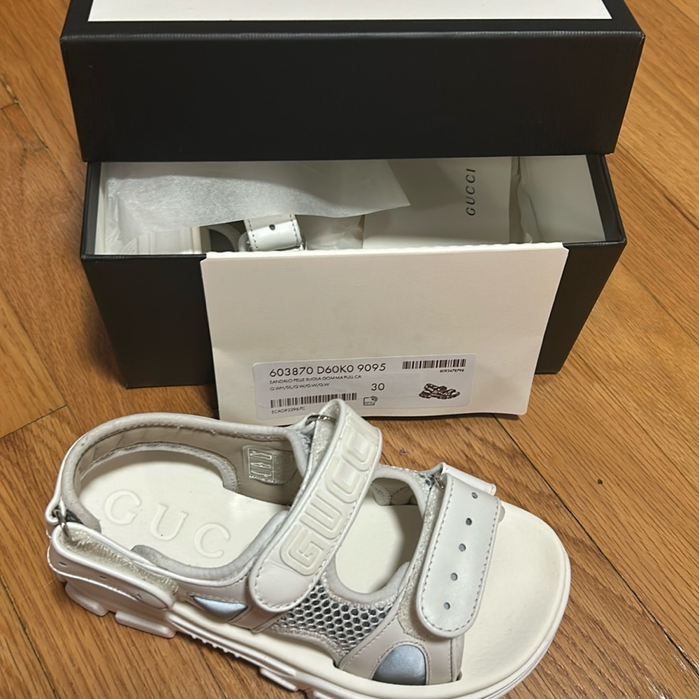 Brand New KIDS Gucci sandals size 30